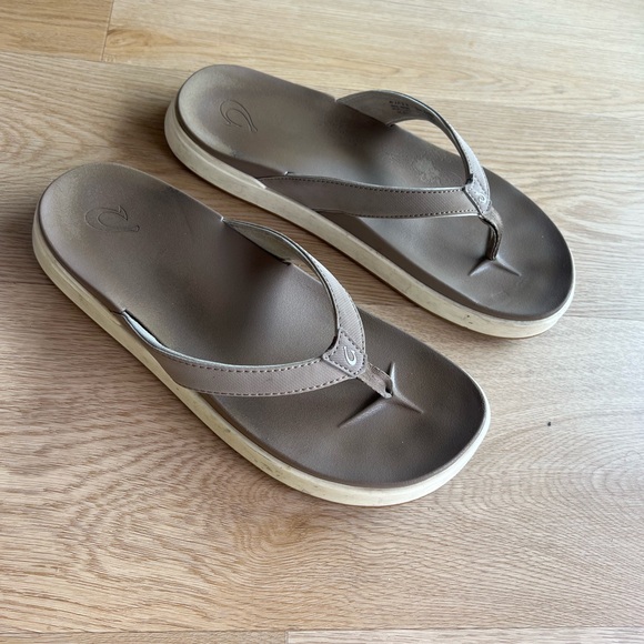 Olukai Brown and white Flip Flop Sandals - Picture 1 of 7